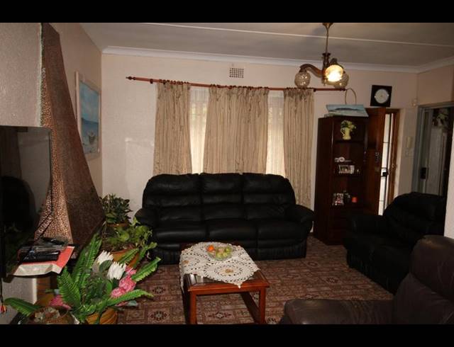 2 BEDROOM HOUSE FOR SALE IN KENSINGTON